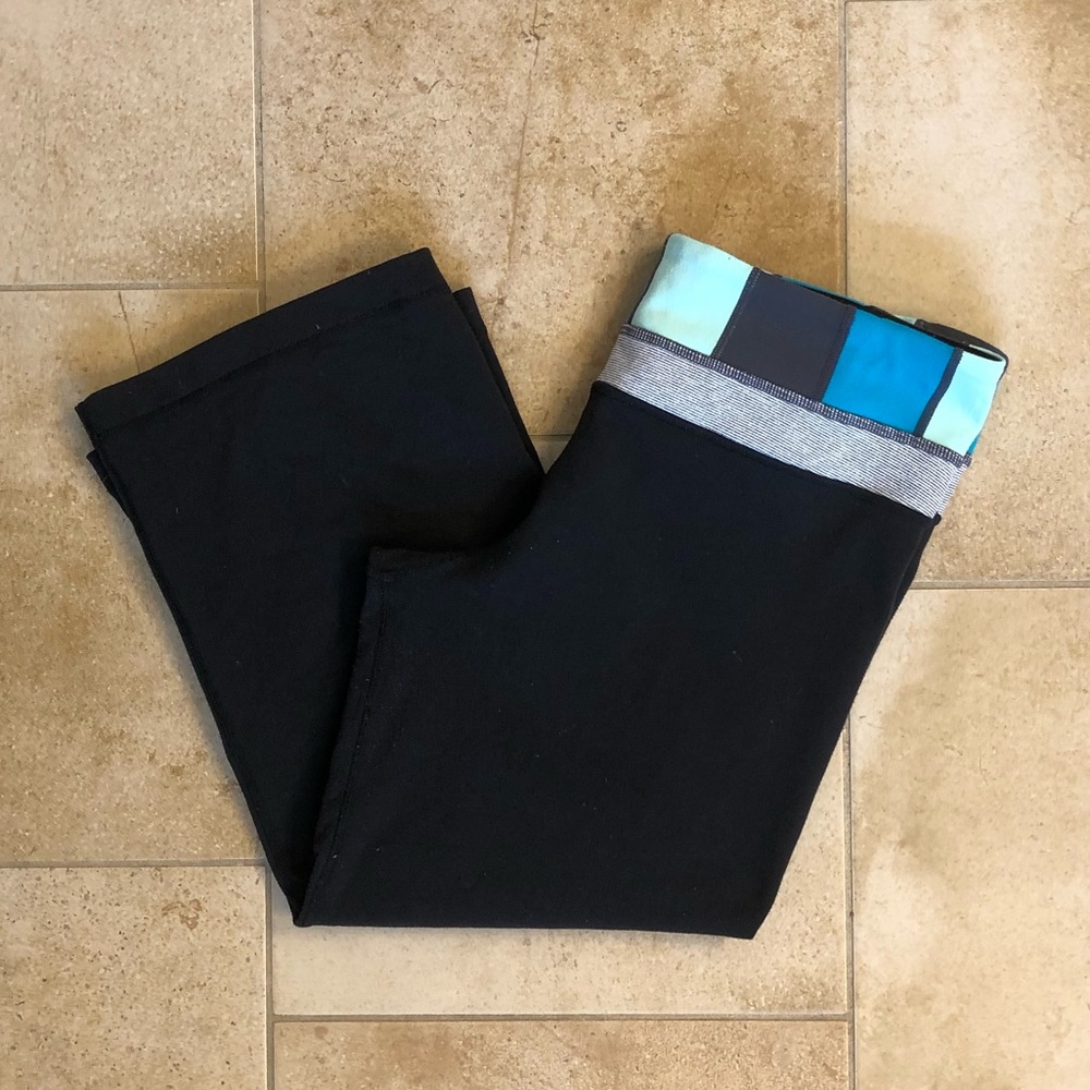 Lululemon Groove Crop Reversible Capri